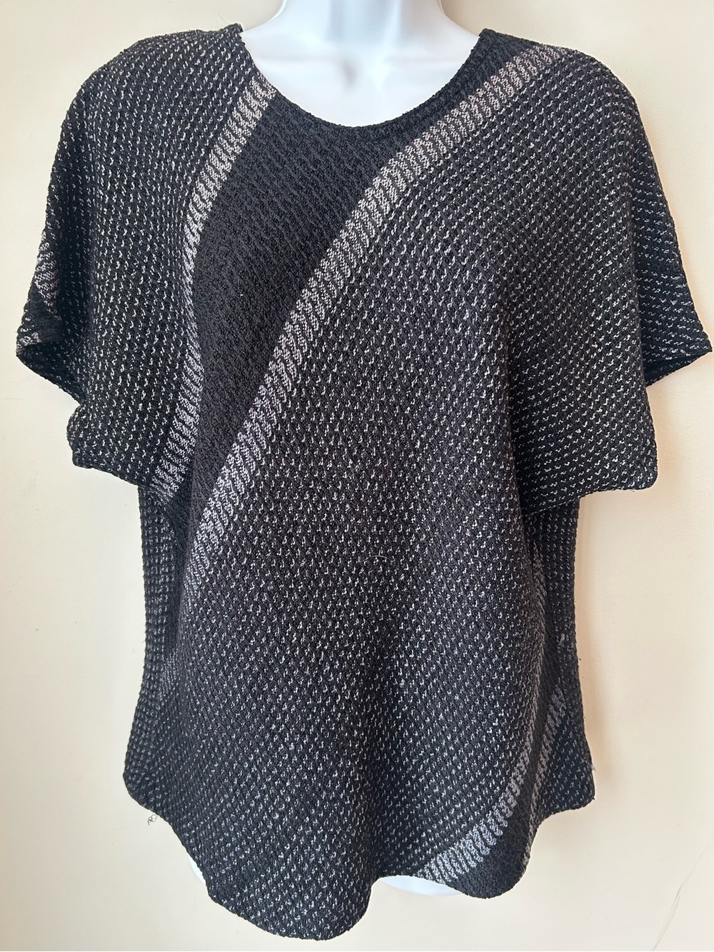 Zonda Nellis Black Knit Short Sleeve Sweater Top Made in Canada L Cotton Blend